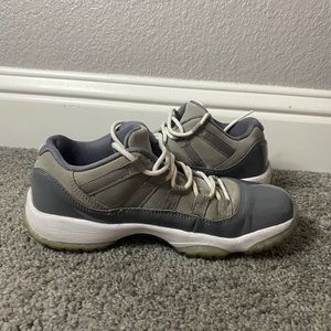 Air jordan 11 retro low “cool grey” size 5.5 (scratches on side)